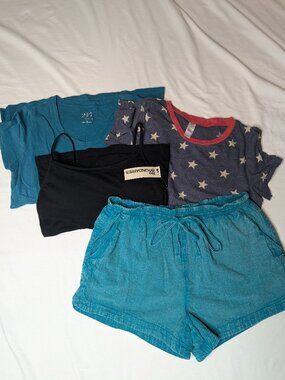 Women’s 4-Piece Clothing Bundle – Size Small